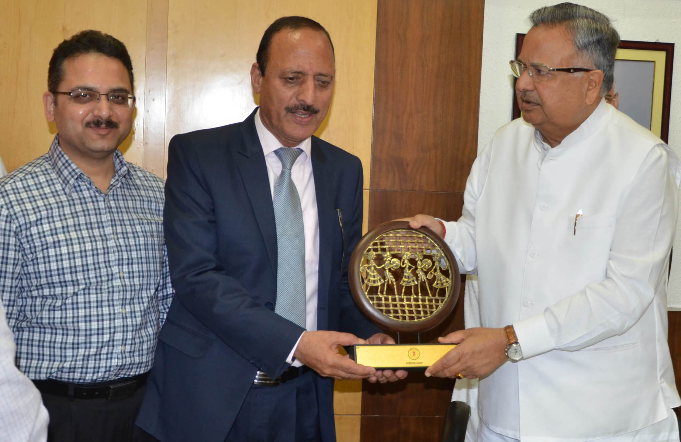 Abdul Haq calls on Chhattisgarh CM to discuss issues of JK students
