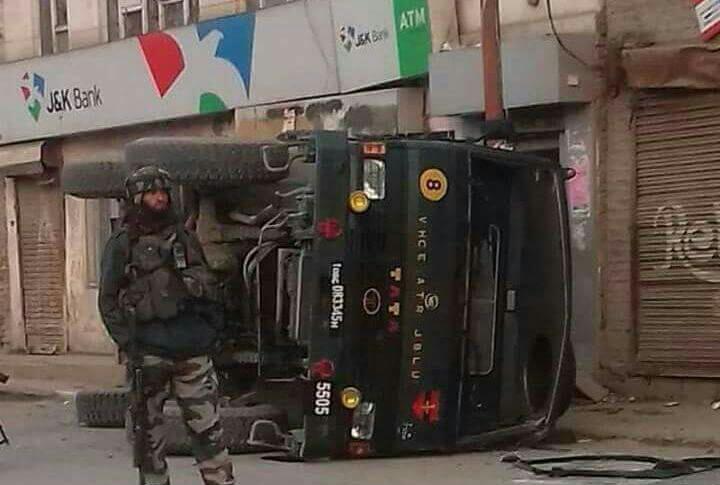 Six Army troopers injured as vehicle turns turtle in Handwara