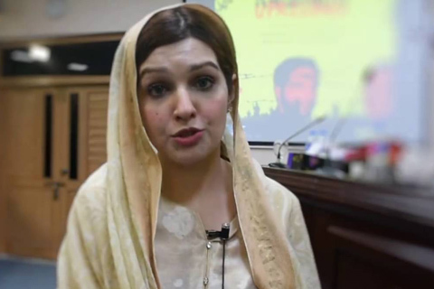 Mushaal Mullick receives National Women Rights award in Pakistan 