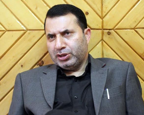 Secy Education pays surprise visit to DSE(J), SIE Jammu