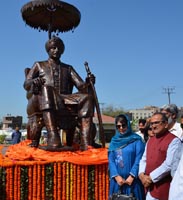 CM throws open Maharaja Hari Singh Park at Jammu, unveils his statue