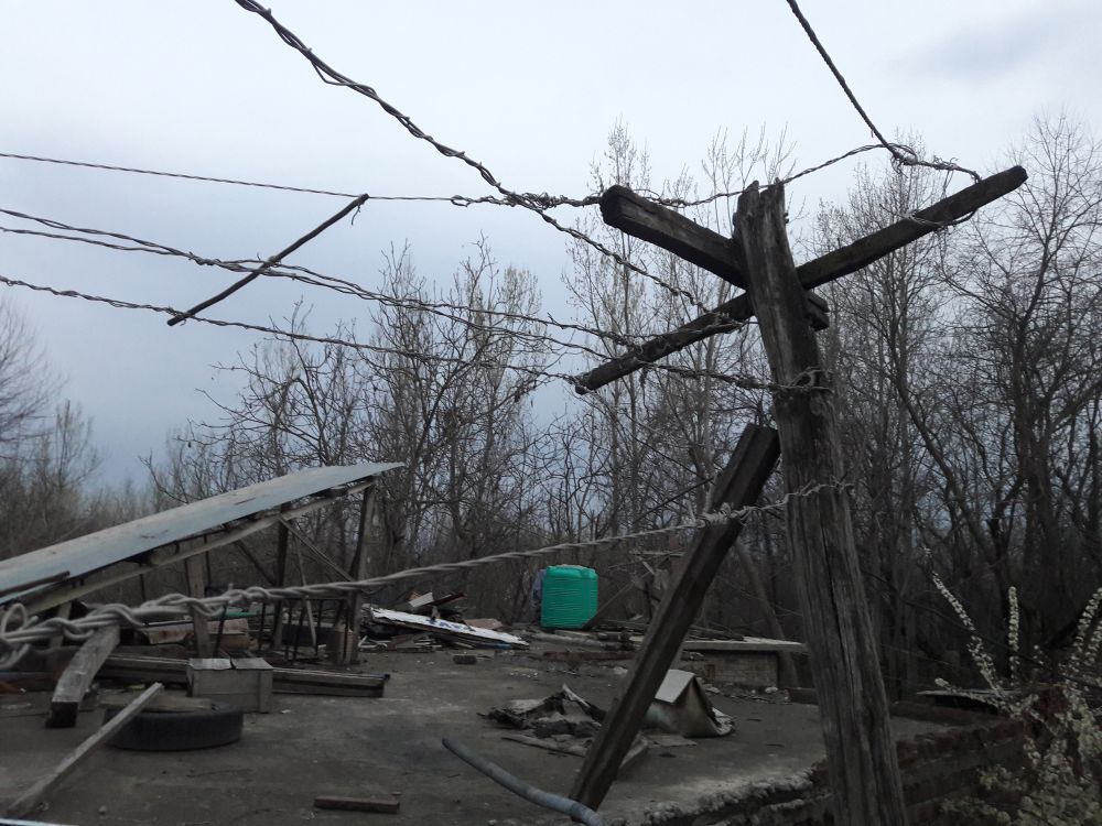 Durpora inhabitants demand replacement of damaged electric poles