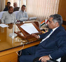 Govt committed to improve socio-economic status of farming community: Hanjura