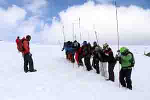 Tourism deptt organises mock drill on ‘avalanche accident rescue’ at Gulmarg