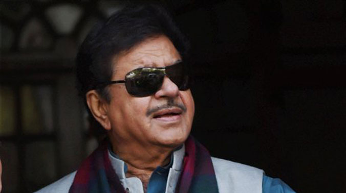 Shatrughan Sinha wins lifetime achievement award in UK