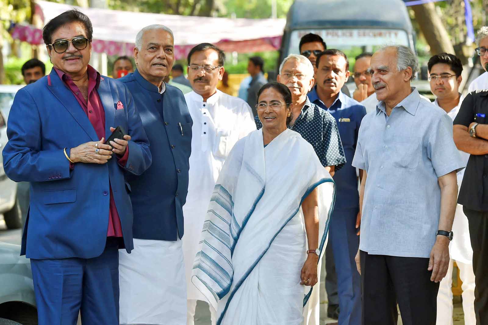 BJP leaders Yashwant Sinha, Shatrughan Sinha meet Mamata
