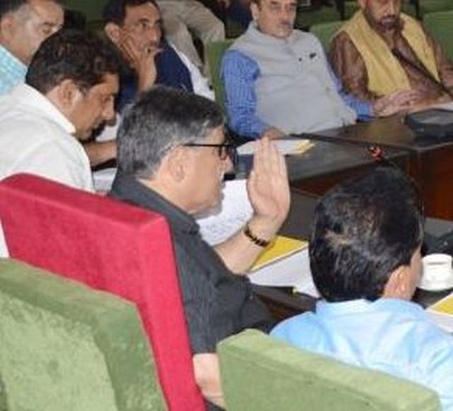 Akbar Lone chairs PAC meeting, reviews Home deptt’s working