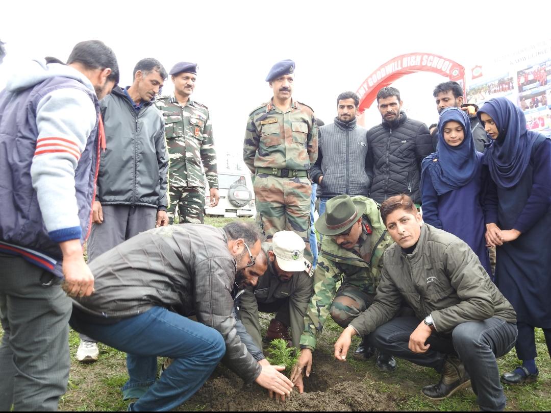 Army organizes  plantation drive