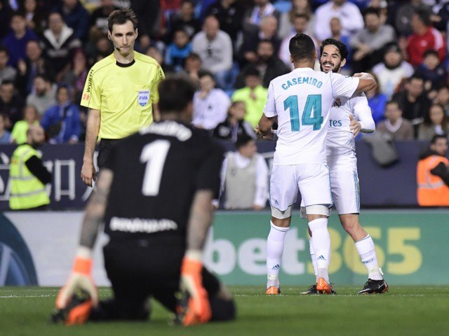 Isco stars as Real down Malaga