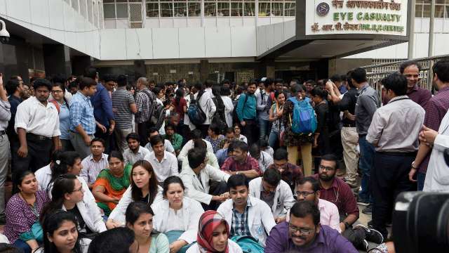 Day 3: AIIMS resident doctors continue strike