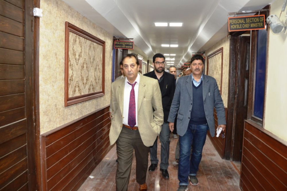Div Com visits Civil Secretariat; reviews Durbar Move preparations