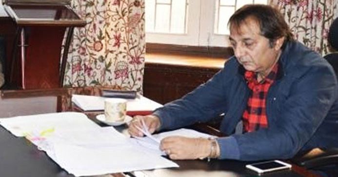 Div Com visits Hazratbal shrine, takes stock of Me’raj arrangements