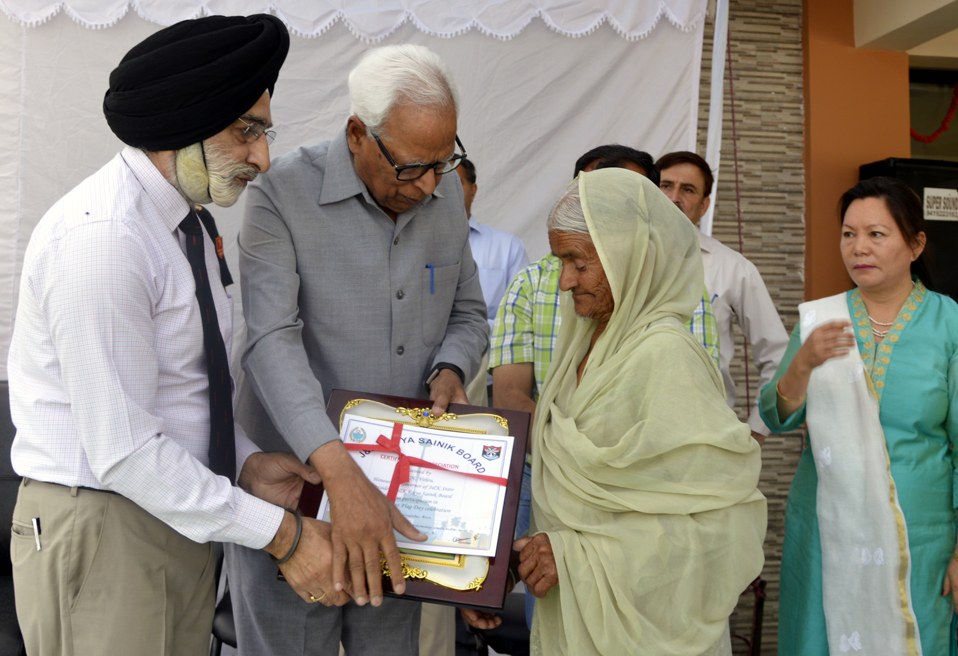 Governor inaugurates ‘Chuni Lal Bhawan’