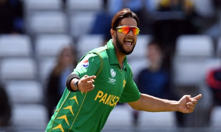 Imad Wasim travels to England for treatment