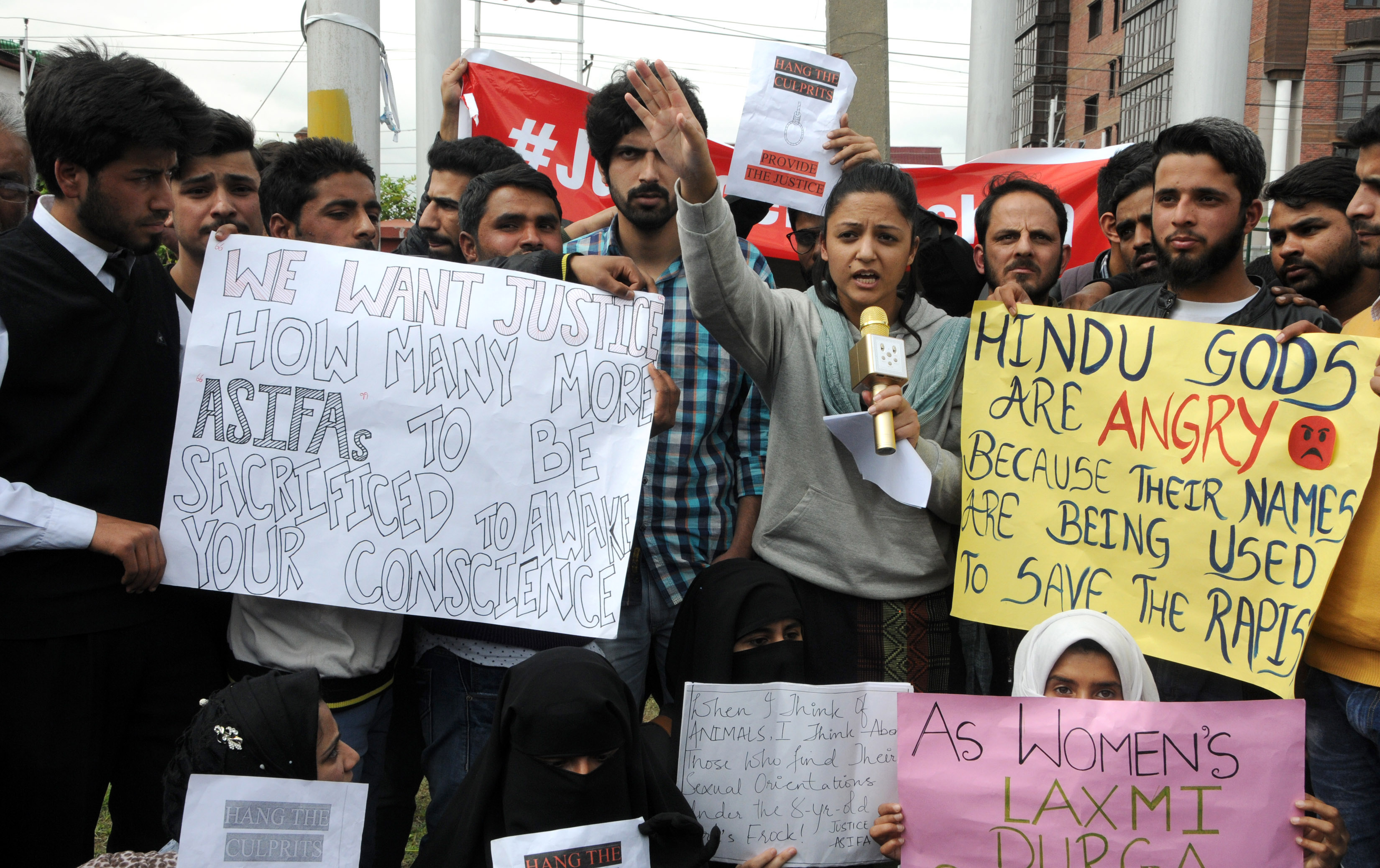 Protesters condemn communalization of case