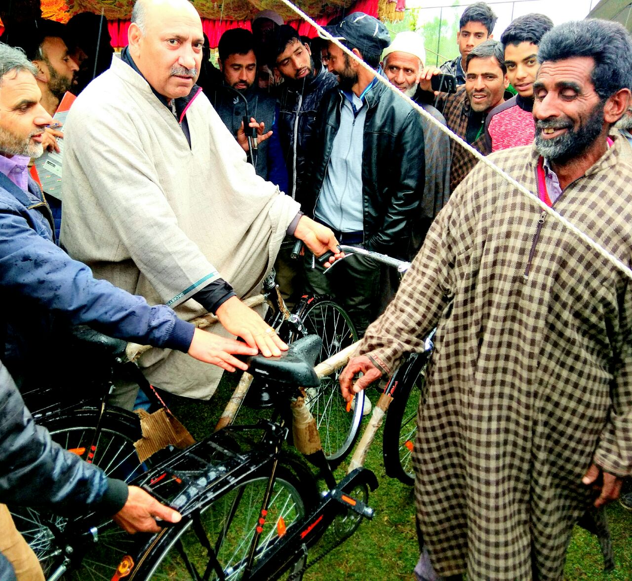 MLA Bandipora distributes bicycles among fishermen