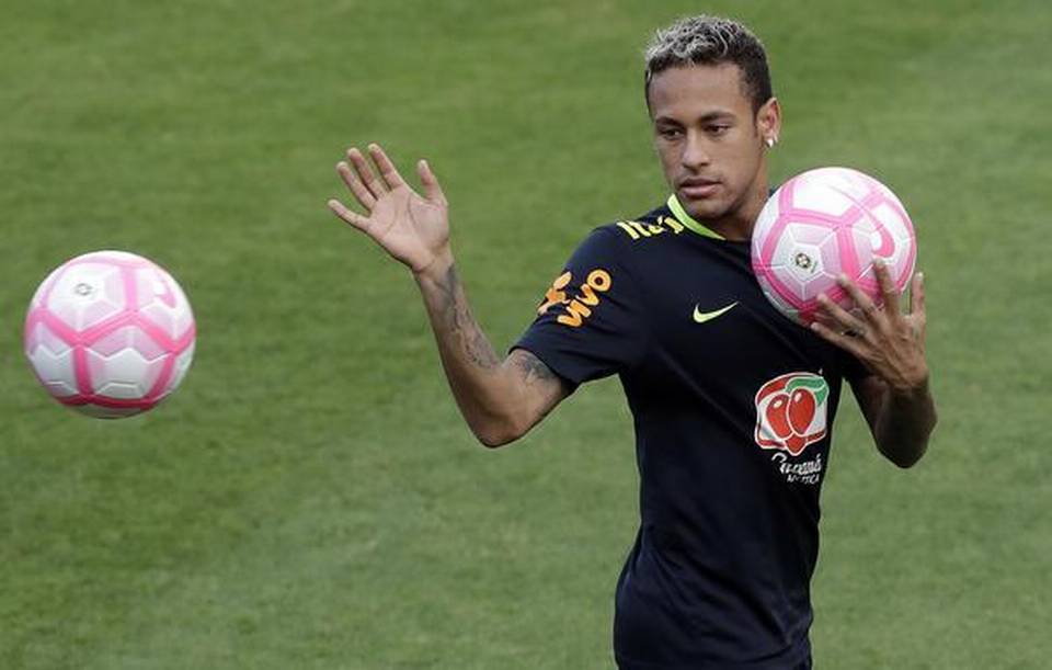 Pele confident Neymar can lead Brazil at World Cup