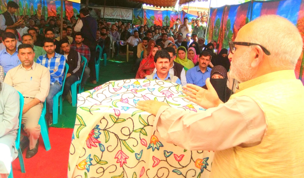 Naeem Akhtar tours Bandipora, addresses Gram Swaraj