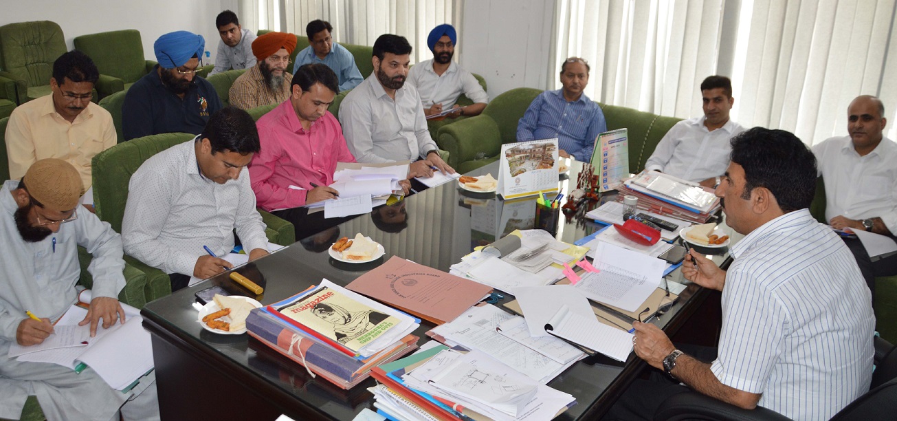 Mansoor reviews functioning of KVIB in Jammu Division