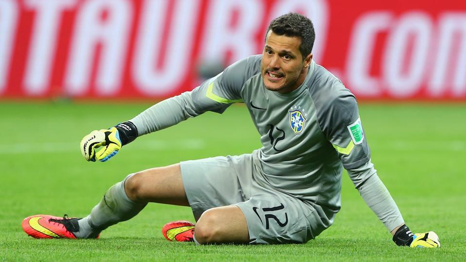 Former Brazil goalkeeper Julio Cesar retires at Flamengo