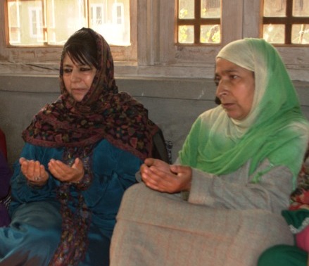 CM visits Kangan, meets family of slain youth