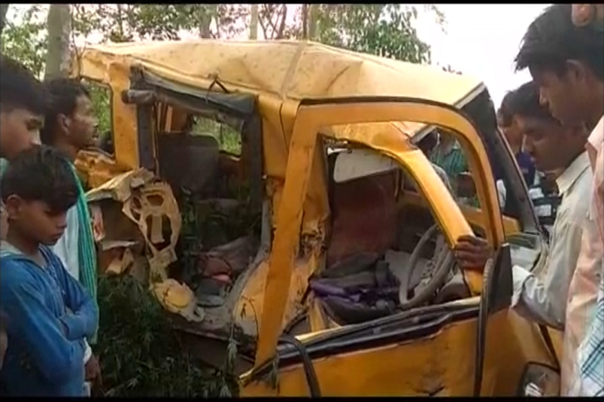 13 children killed as train hits school van at unmanned crossing