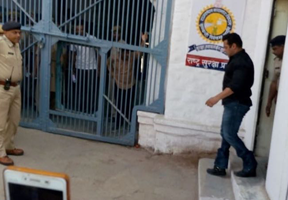 Salman spends restless night in Jodhpur jail
