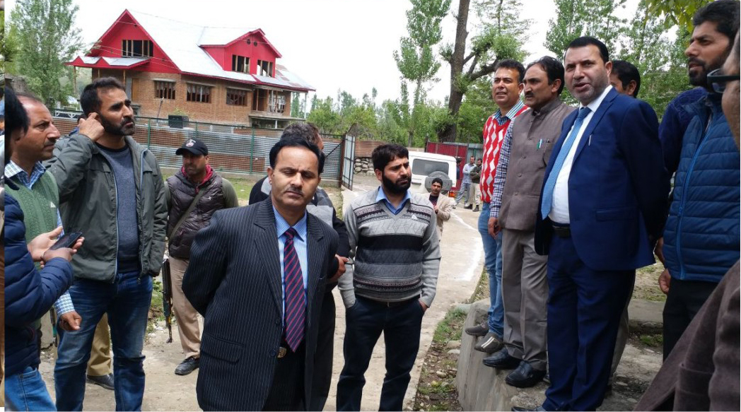 Teachers have exceptional abilities, should imbibe these in the students: Secy Edu