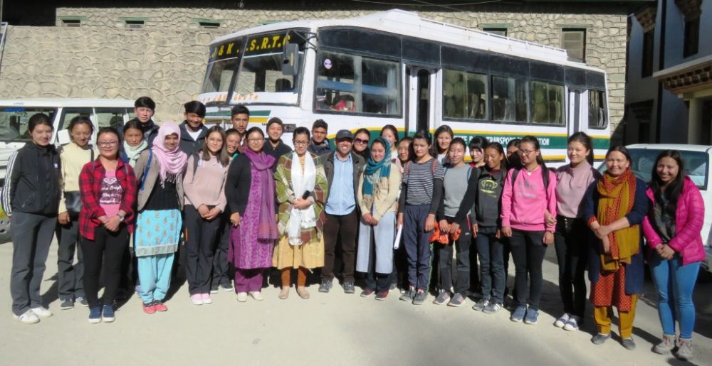 DC Leh flags off 23 medical aspirant students for Jammu