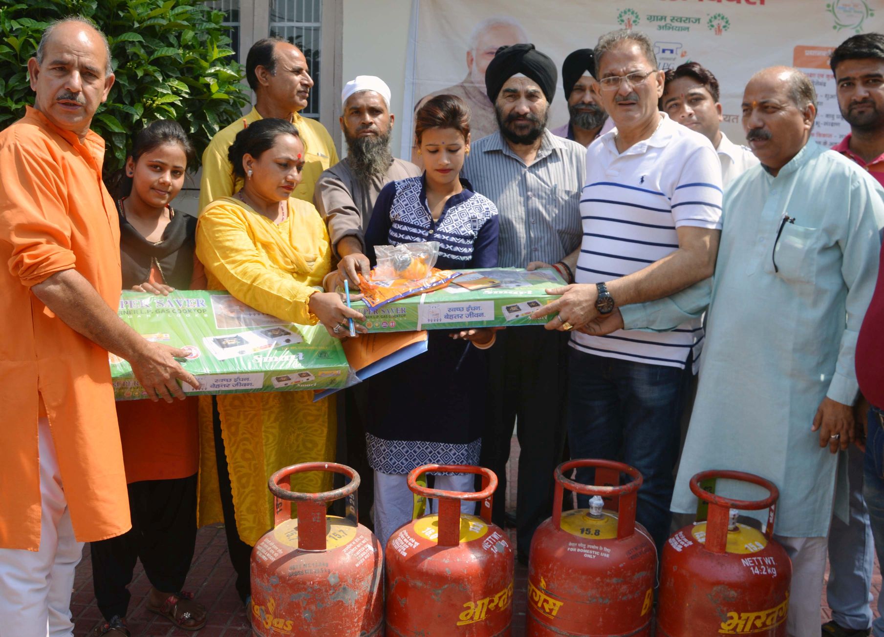 Dy CM hands-over LPG connections to beneficiaries under PMUY
