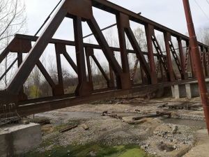 Damaged during 2014 floods, Zainpora bridge still under-construction