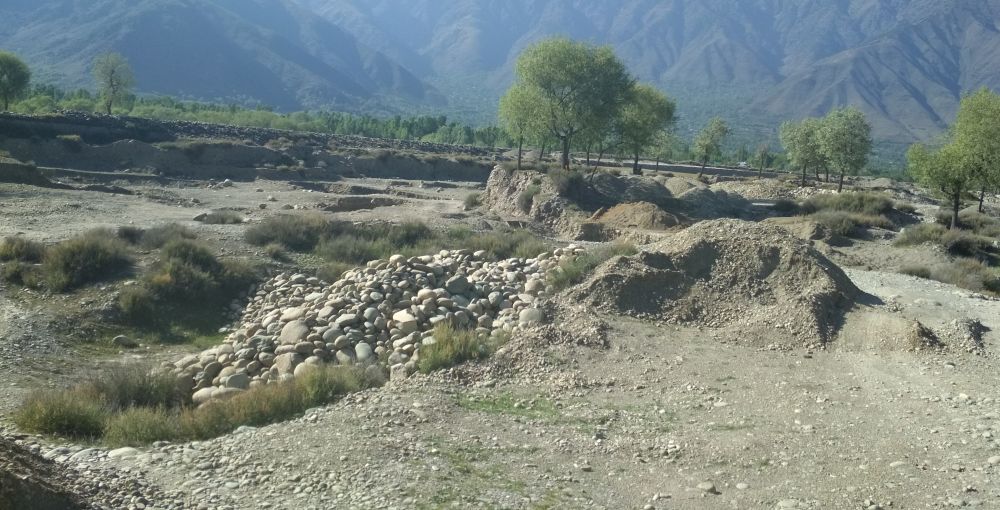 Quarry workers in Ganderbal oppose SRO 105