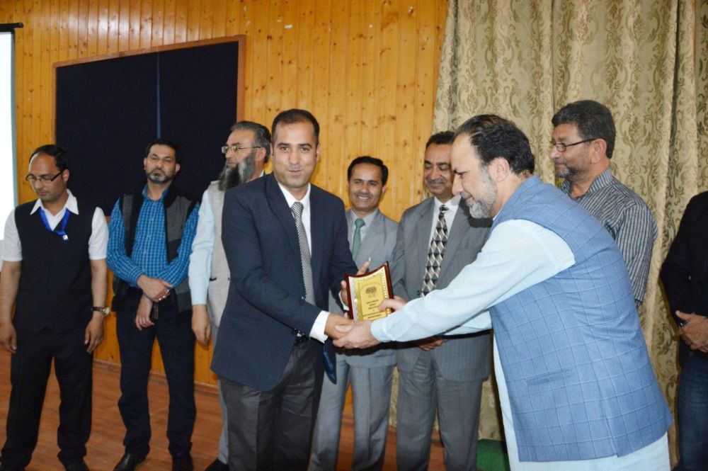 Beig, Yawar attend felicitation ceremony at Baramulla