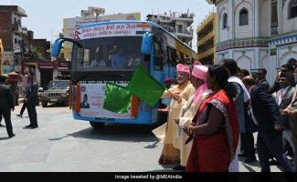 Modi, Oli jointly inaugurate Janakpur-Ayodhya direct bus service