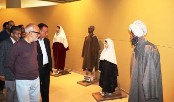 Naeem Akhtar visits SPS Museum, Central Library