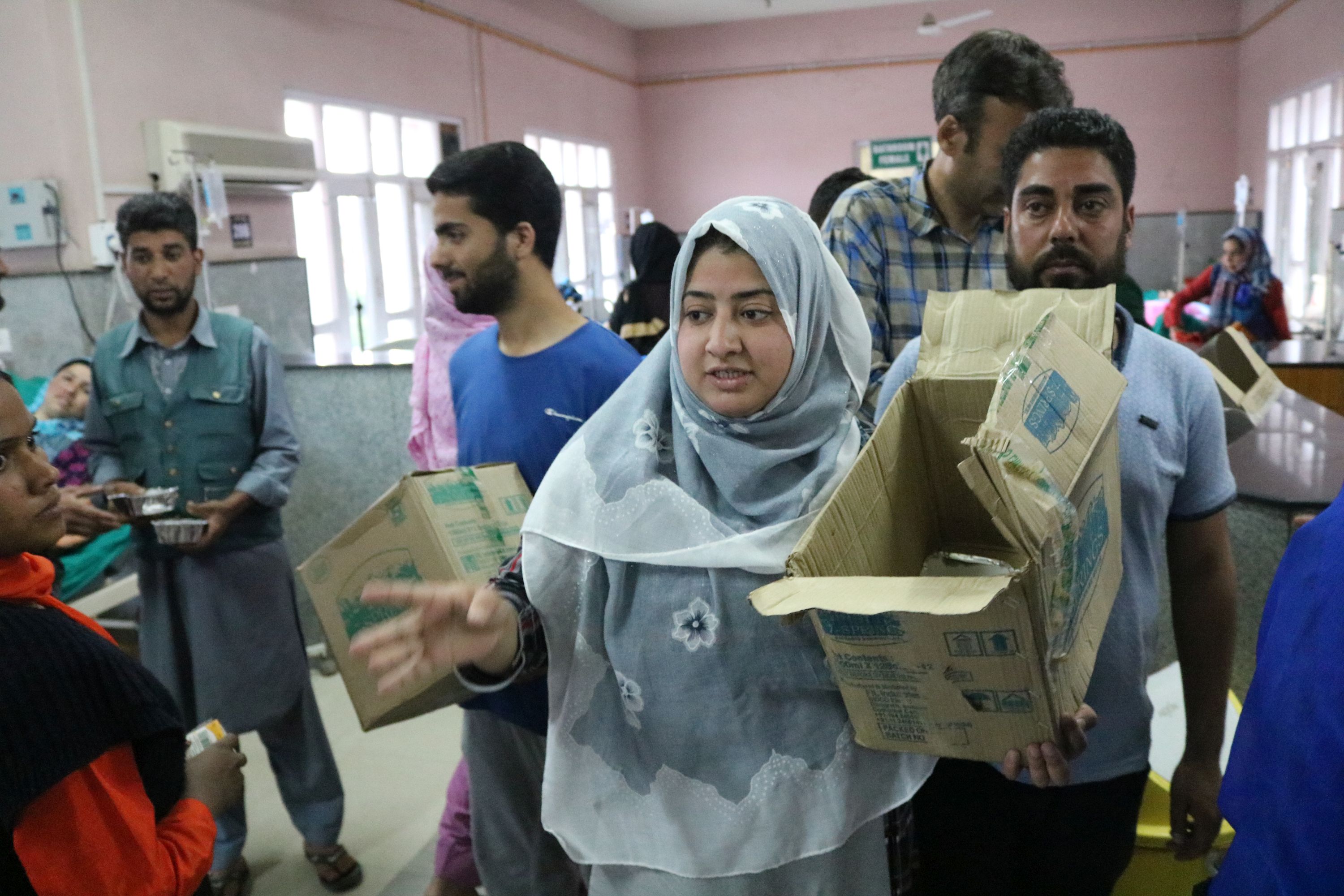 NGO serves meals during Iftaar and Sehri time at two hospitals in North Kashmir