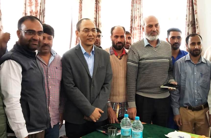 Secretary Tourism reviews facilities at Sonamarg
