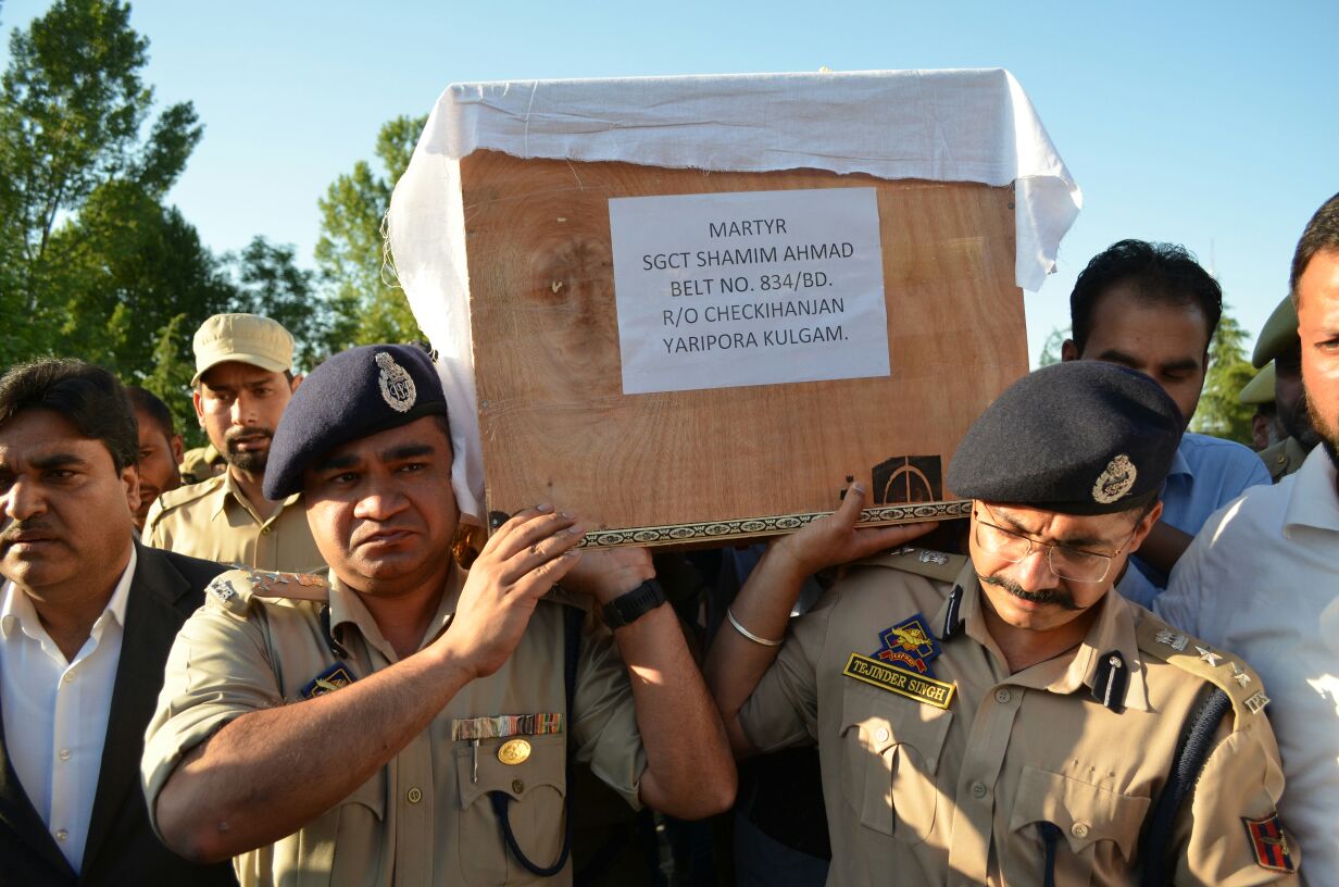 Wreath laying ceremony of slain cop held at DPL Budgam