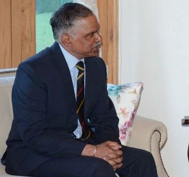 Northern Army commander calls on Guv, CM
