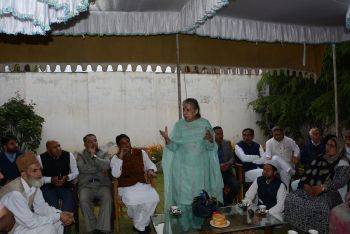 Ambika Soni on a day long visit of Srinagar
