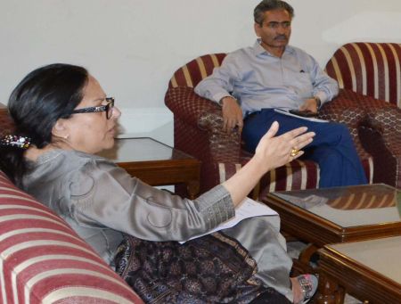 Asiea Naqash stresses on expediting Hazratbal-Buchpora road widening