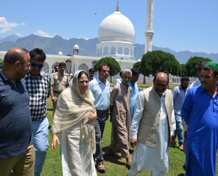 Naqash visits Hazratbal, Eidgah, Sonwar shrine, takes stock of arrangements for Eid prayers
