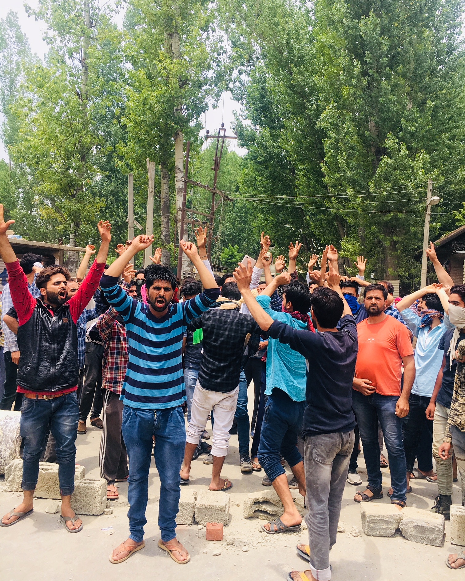 Many injured as residents of Budgam village clash with police
