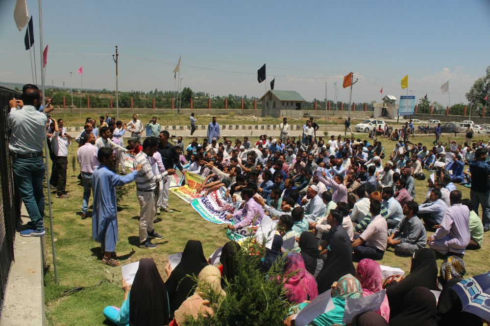 SSA teachers stage protest at Shopian