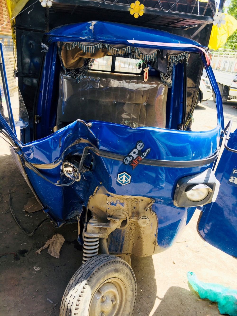 Auto collides with electric pole in Budgam, 3 injured