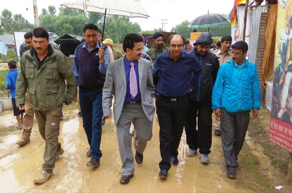 DDC Bandipora visits Yatra transit camp Shadipora