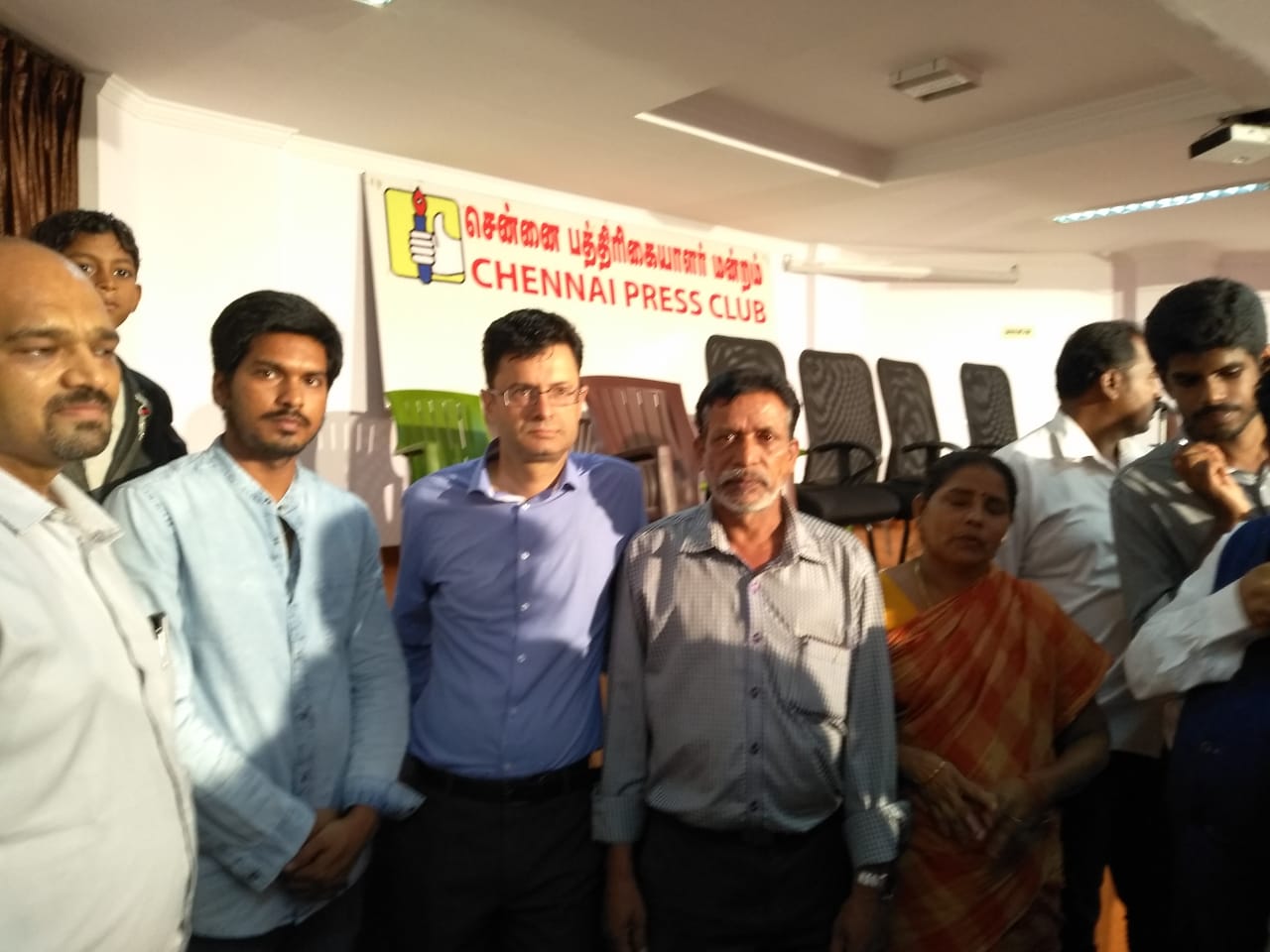 Dir Tourism Kashmir hands over Rs 5 lakh cheque to family of Thirumany in Chennai