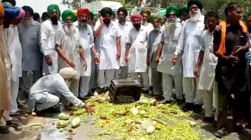 Second day of farmers’ agitation; vegetables prices soar