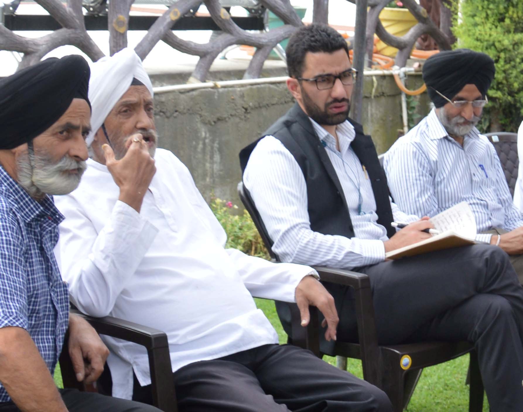 DC Srinagar visits Chatti Padshahi to review arrangements