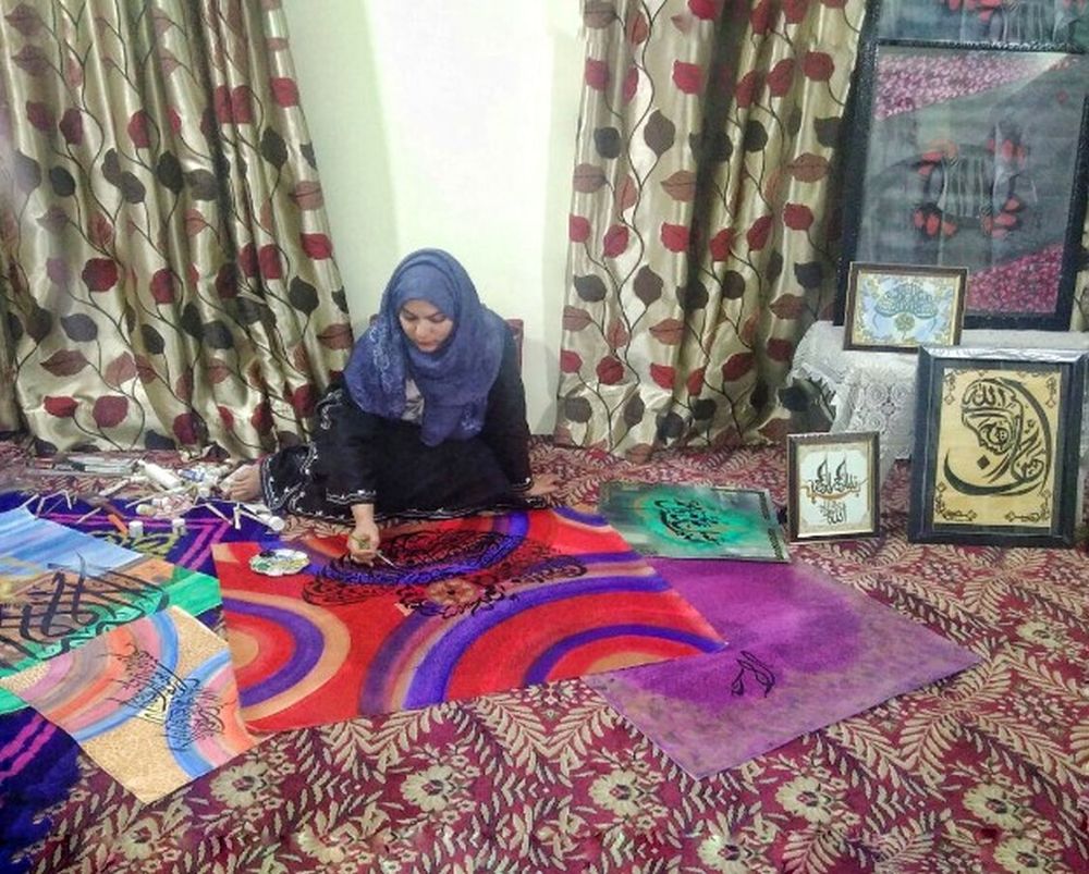 Meet a Budgam girl whose calligraphy has got international recognition!